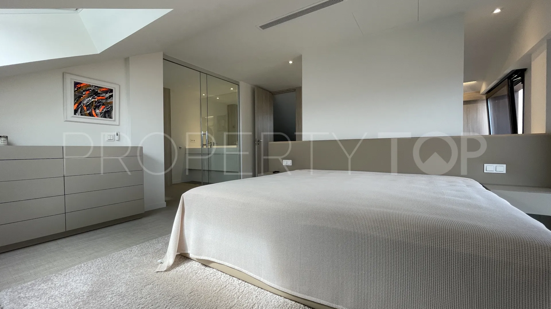 For sale 3 bedrooms penthouse in Artola