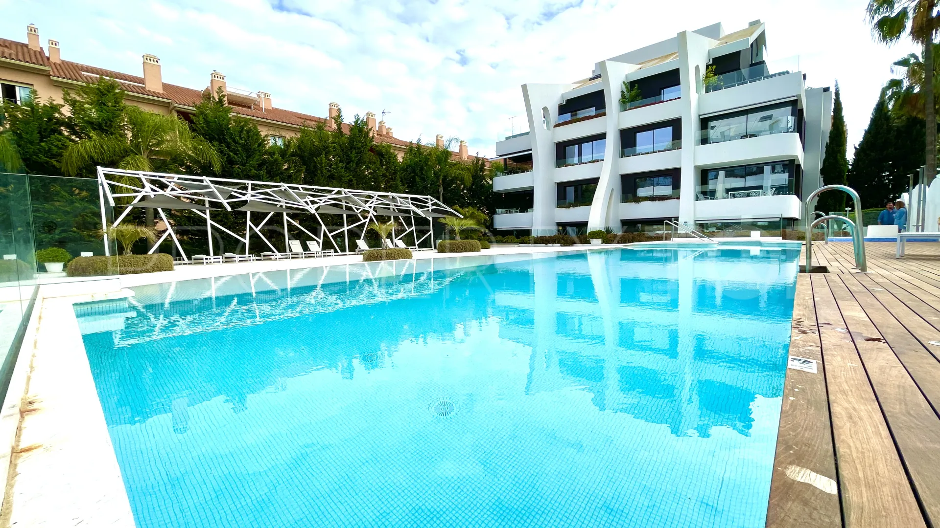 For sale 3 bedrooms penthouse in Artola