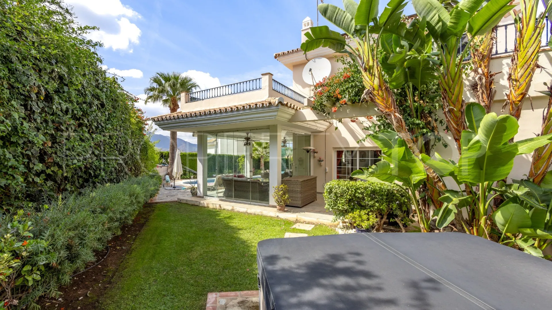 Villa en venta en Alhaurin Golf con 3 dormitorios