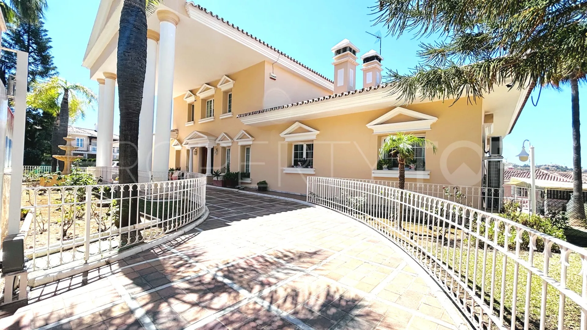 Se vende casa de 10 dormitorios en Mijas Golf