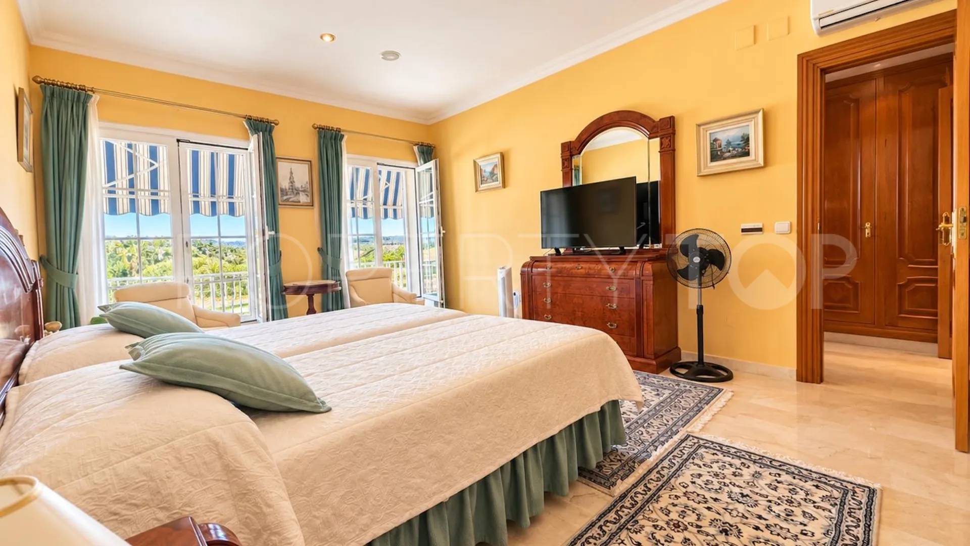 Se vende casa de 10 dormitorios en Mijas Golf