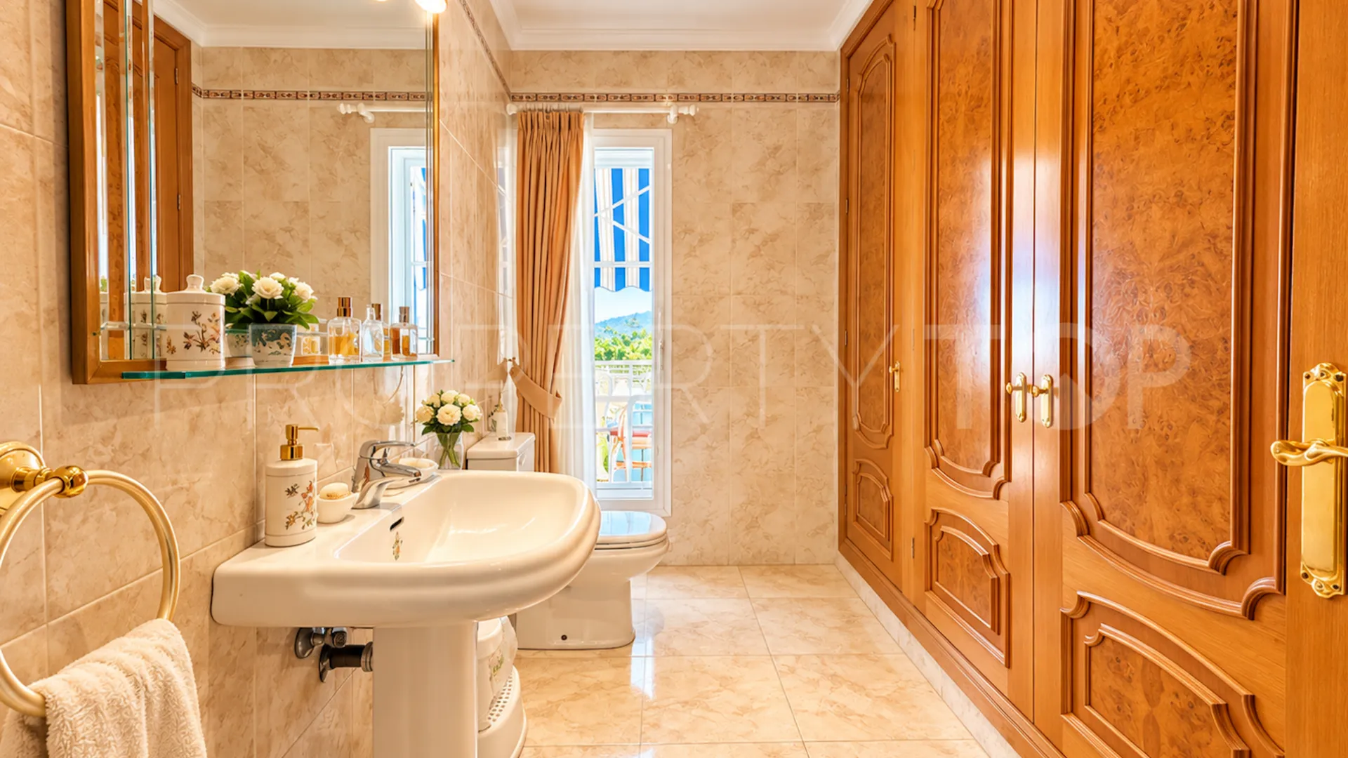 Se vende casa de 10 dormitorios en Mijas Golf