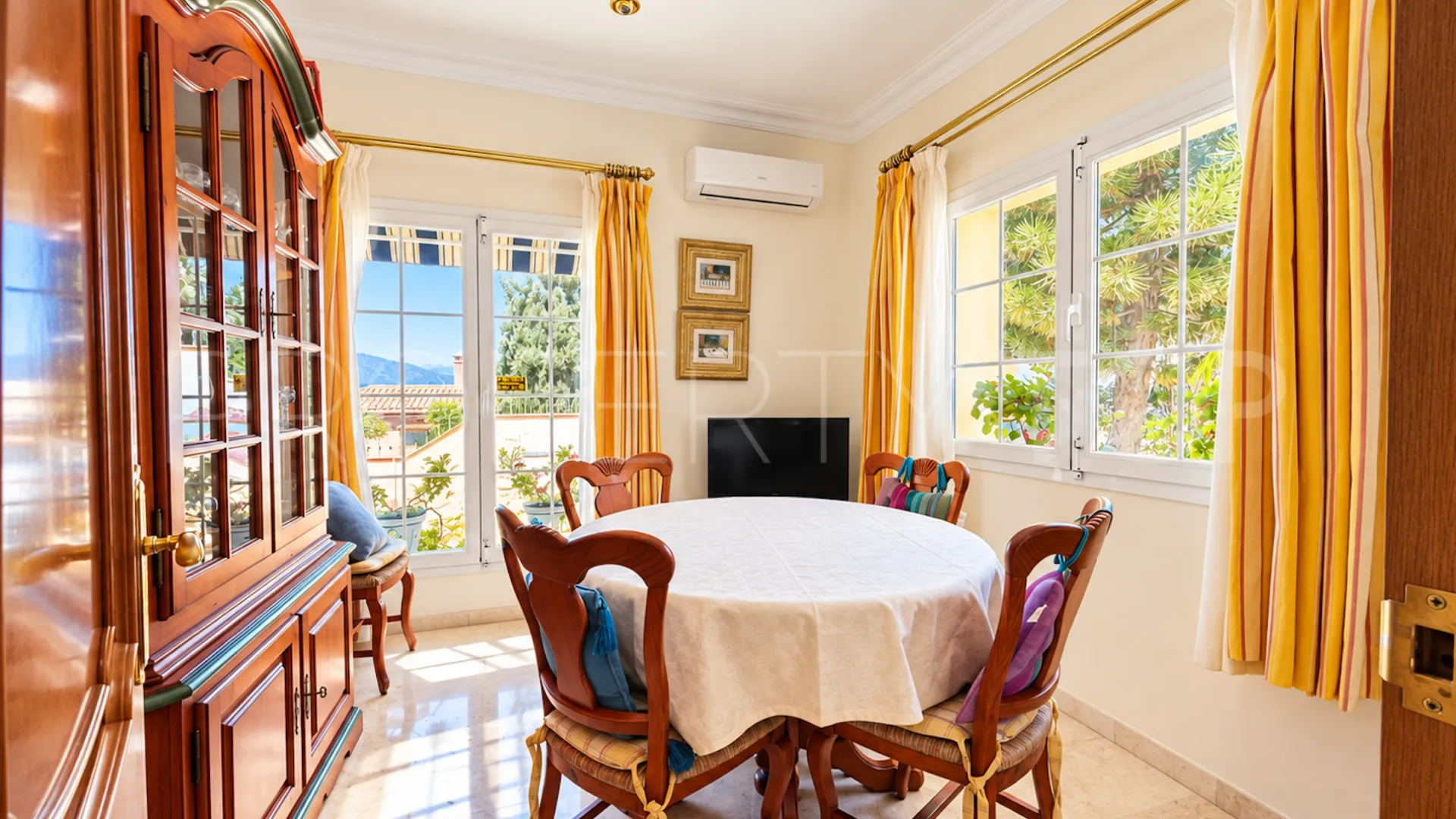 Se vende casa de 10 dormitorios en Mijas Golf