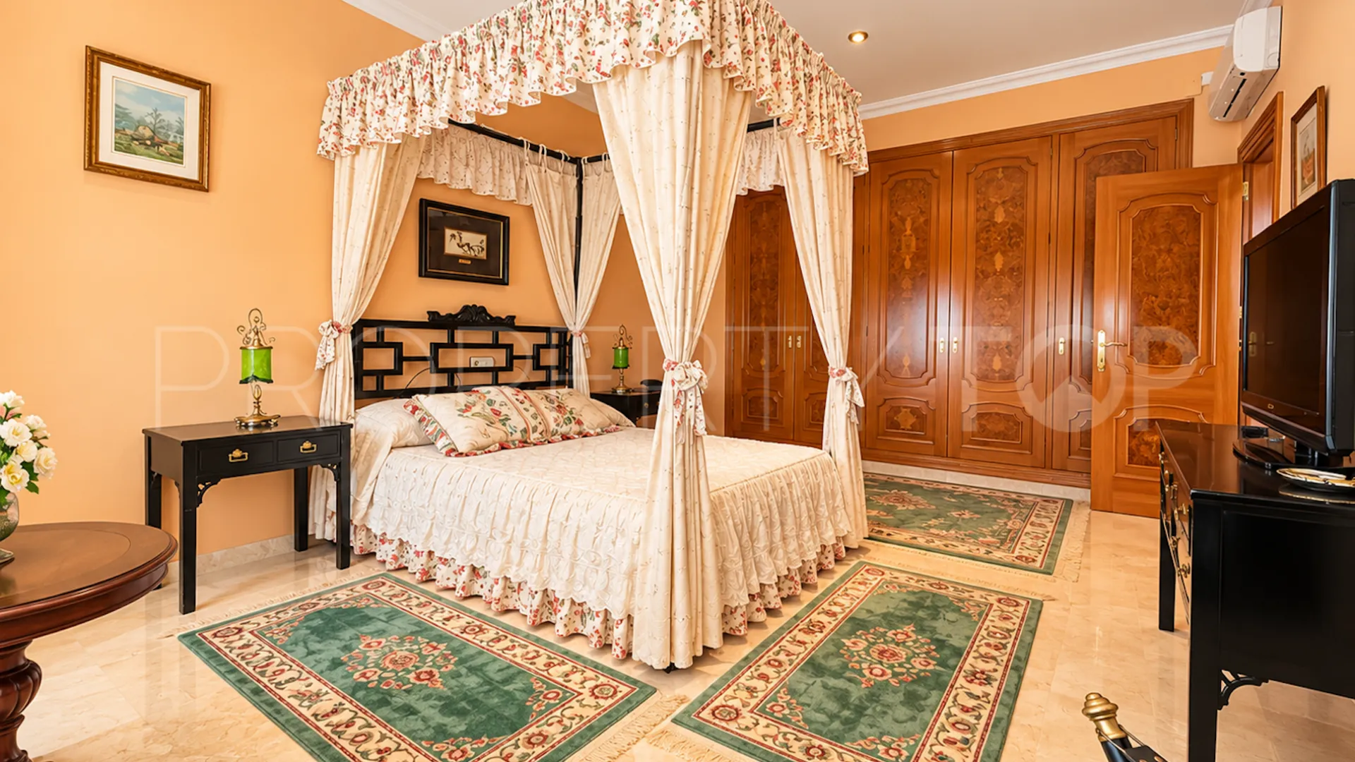 Se vende casa de 10 dormitorios en Mijas Golf