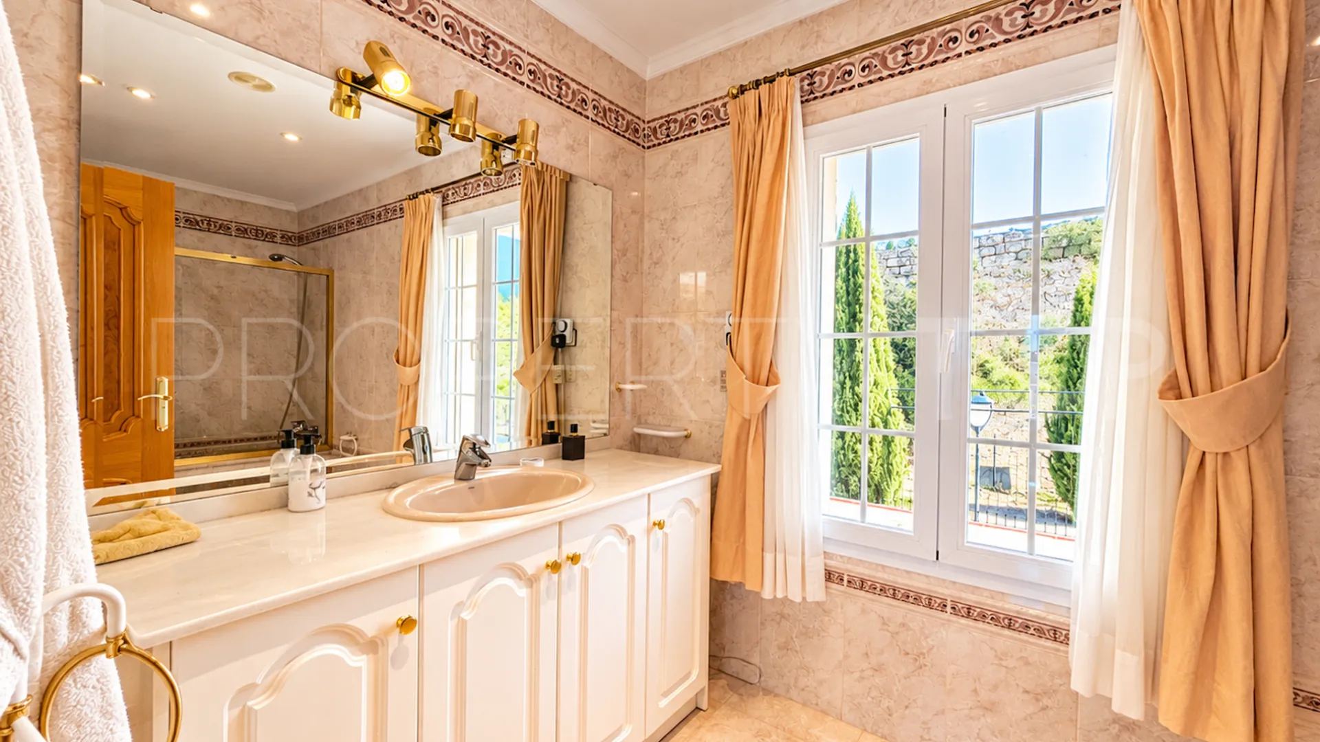 Se vende casa de 10 dormitorios en Mijas Golf