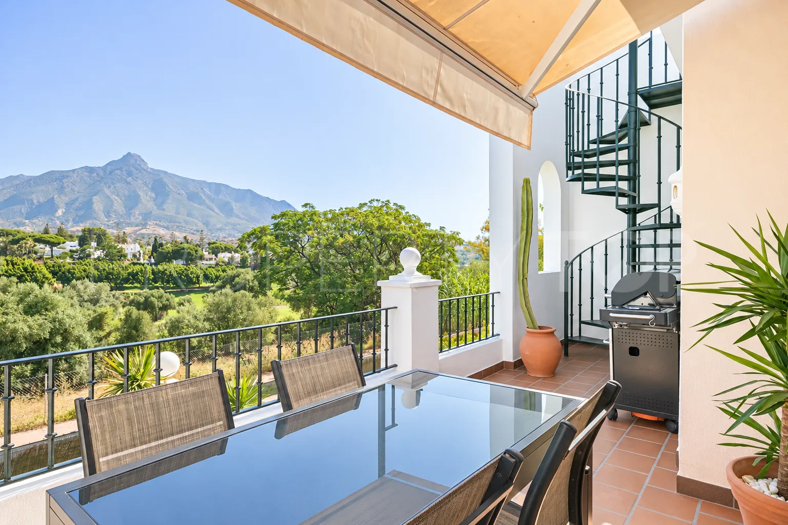 Penthouse for sale in Aloha Gardens