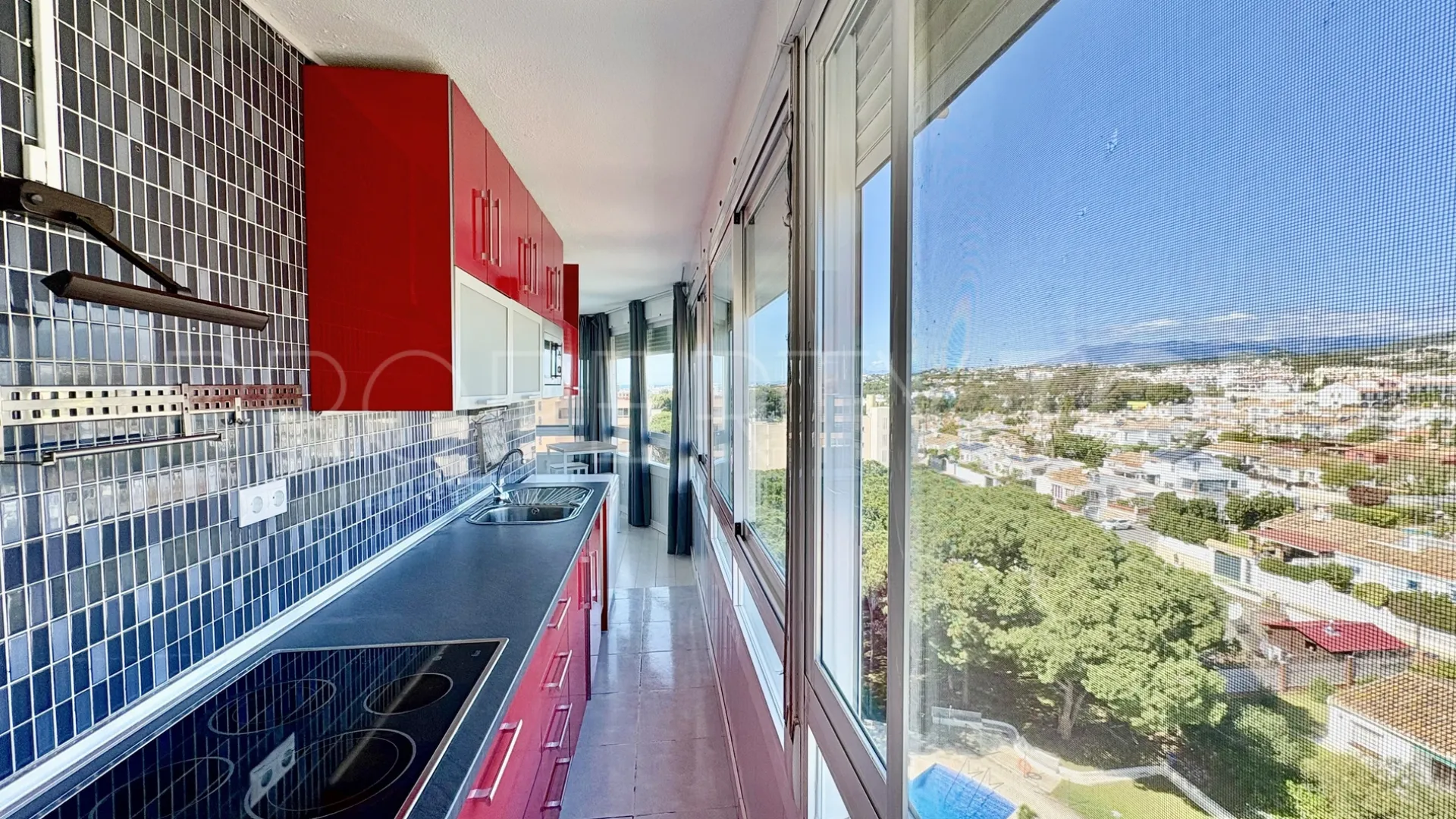 Calahonda, apartamento de 2 dormitorios en venta