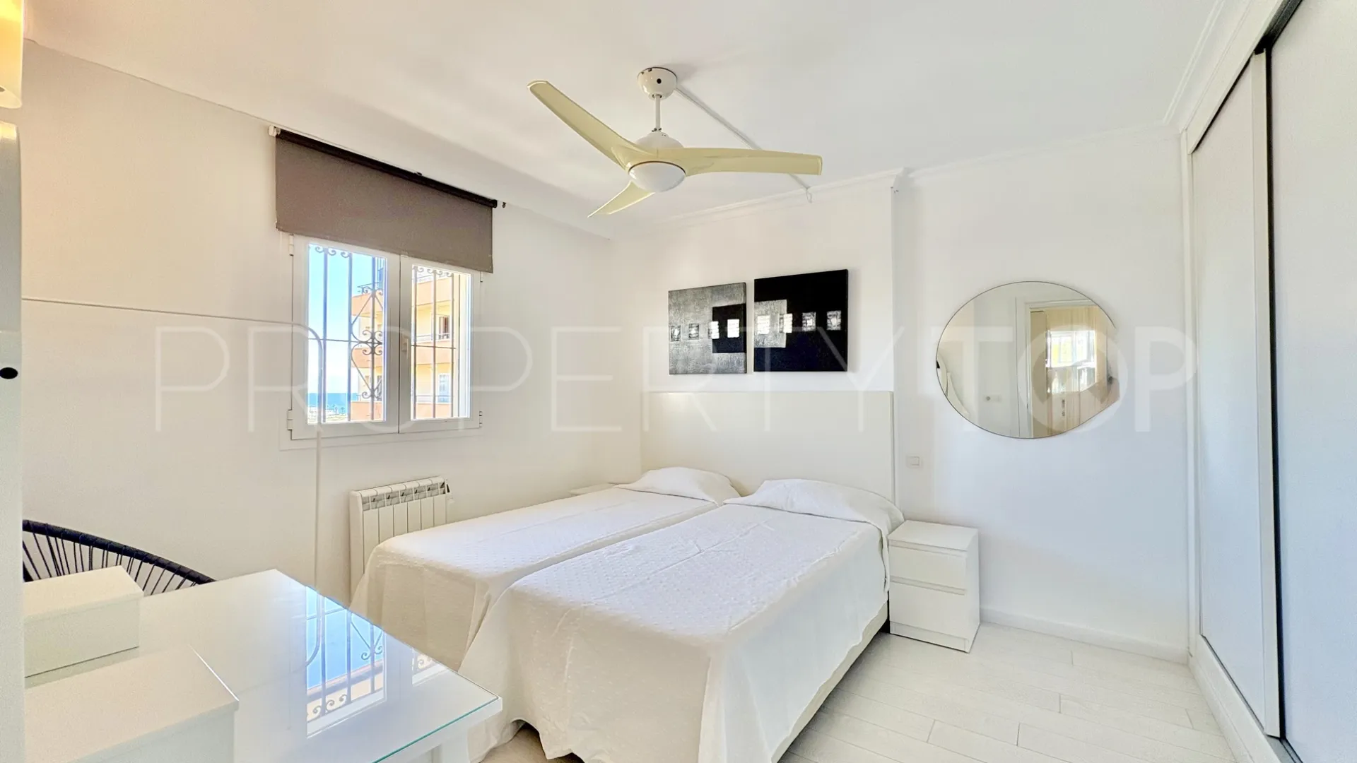 Calahonda, apartamento de 2 dormitorios en venta