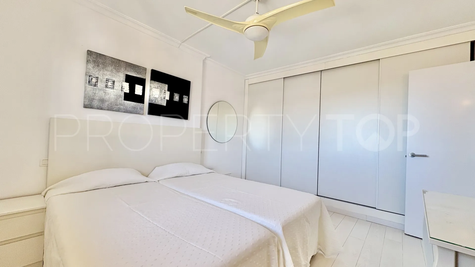 Calahonda, apartamento de 2 dormitorios en venta