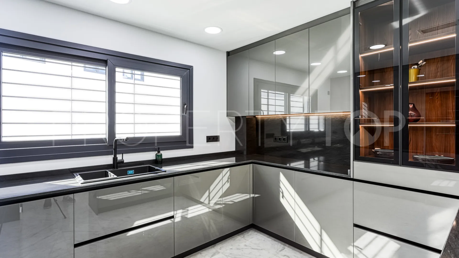 Mijas, casa con 5 dormitorios en venta