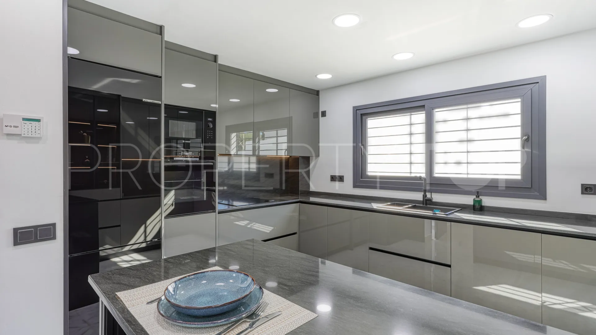 Mijas, casa con 5 dormitorios en venta