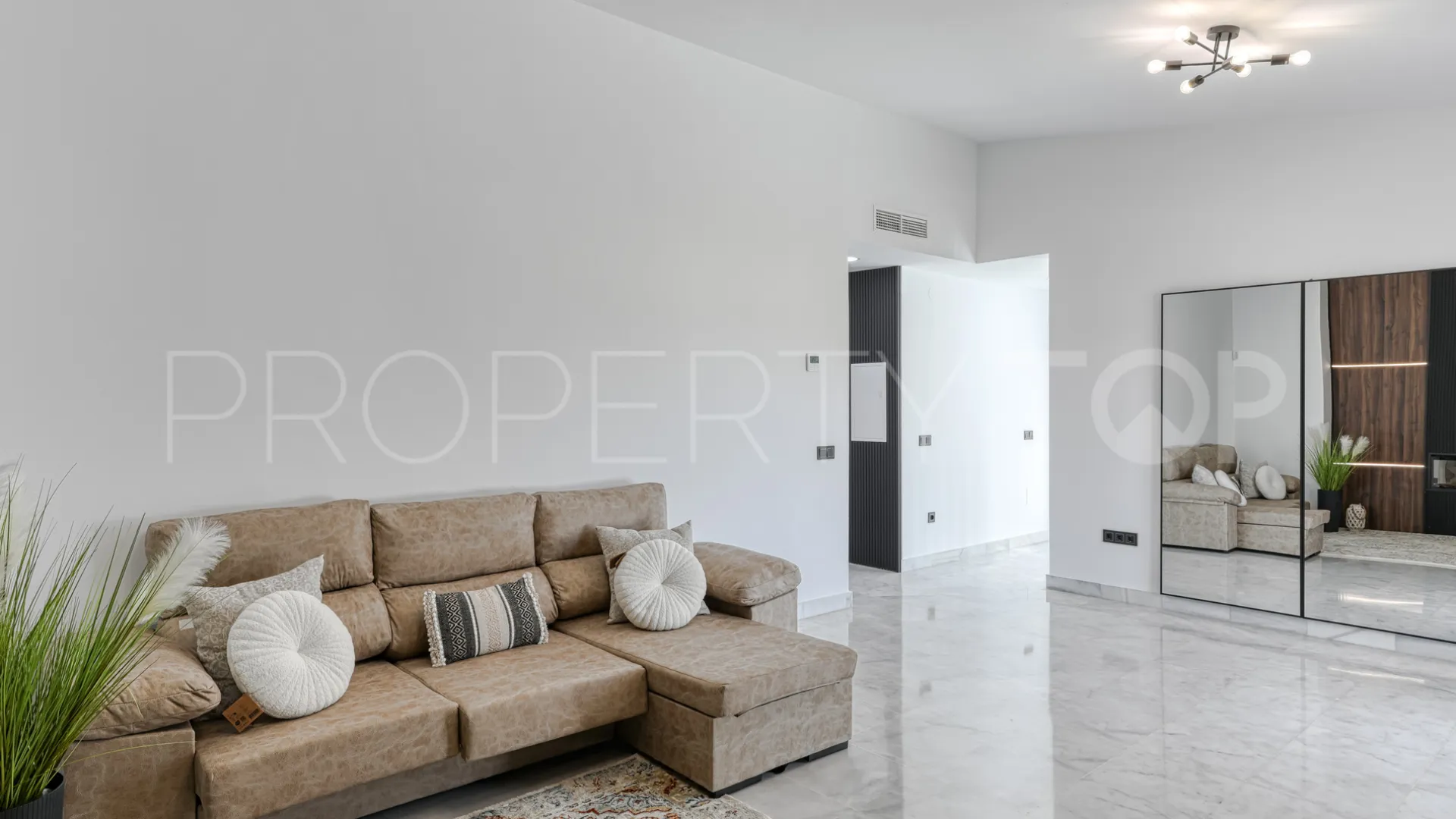 Mijas, casa con 5 dormitorios en venta