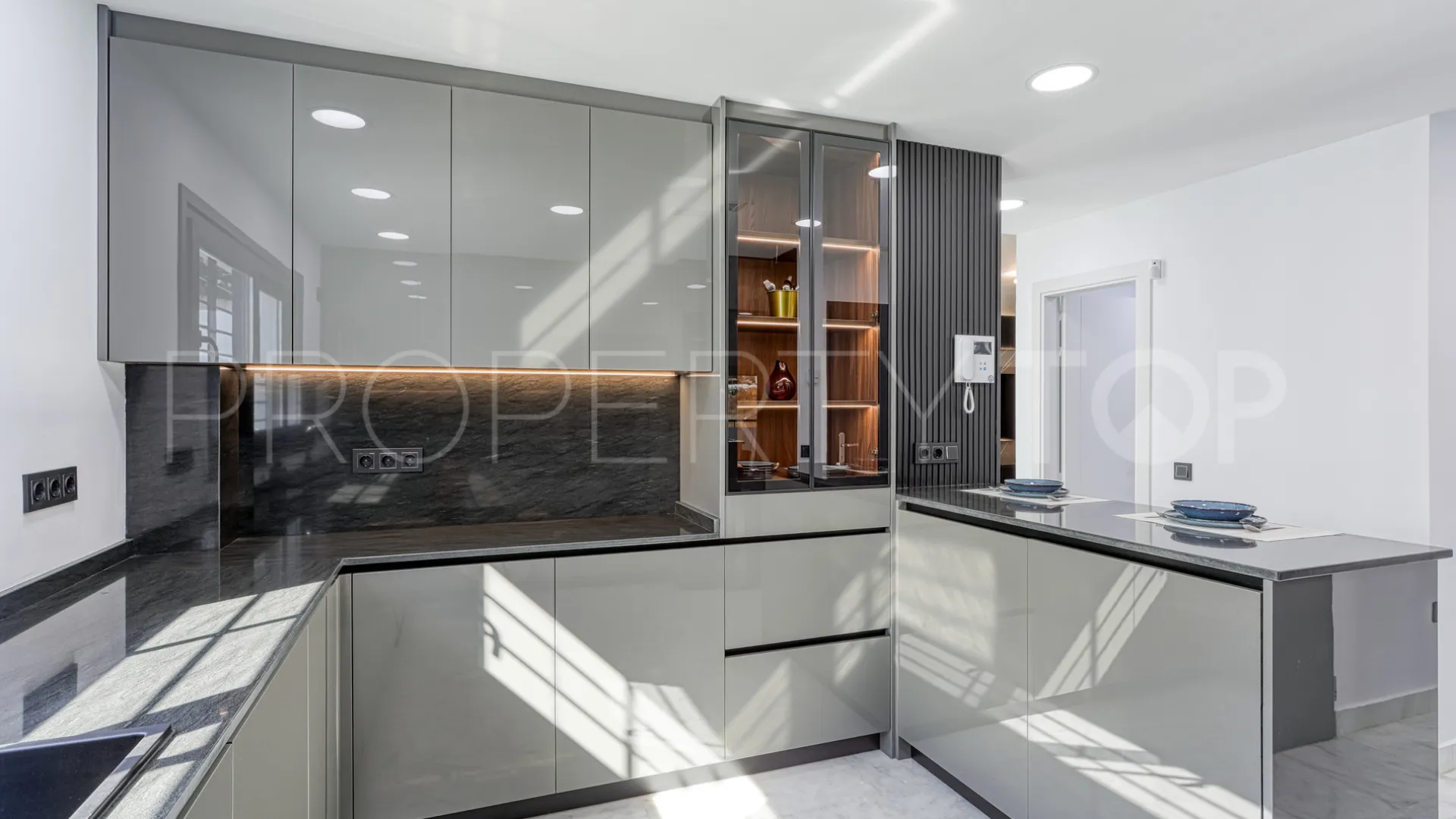 Mijas, casa con 5 dormitorios en venta