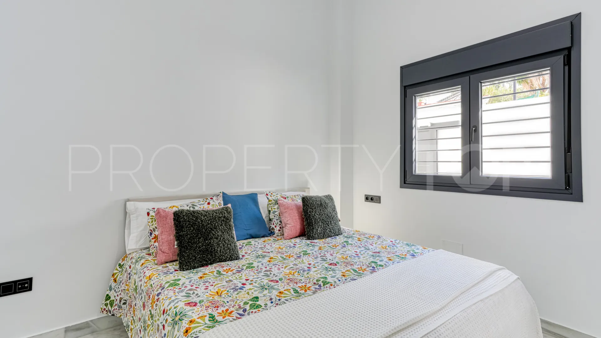 Mijas, casa con 5 dormitorios en venta