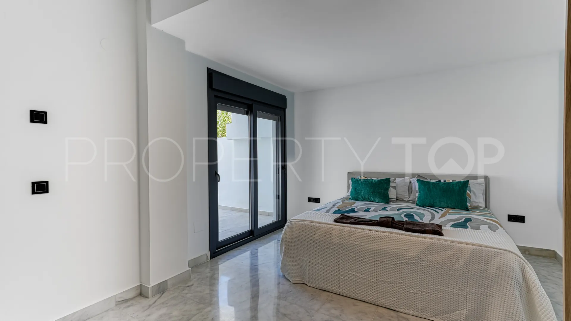 Mijas, casa con 5 dormitorios en venta