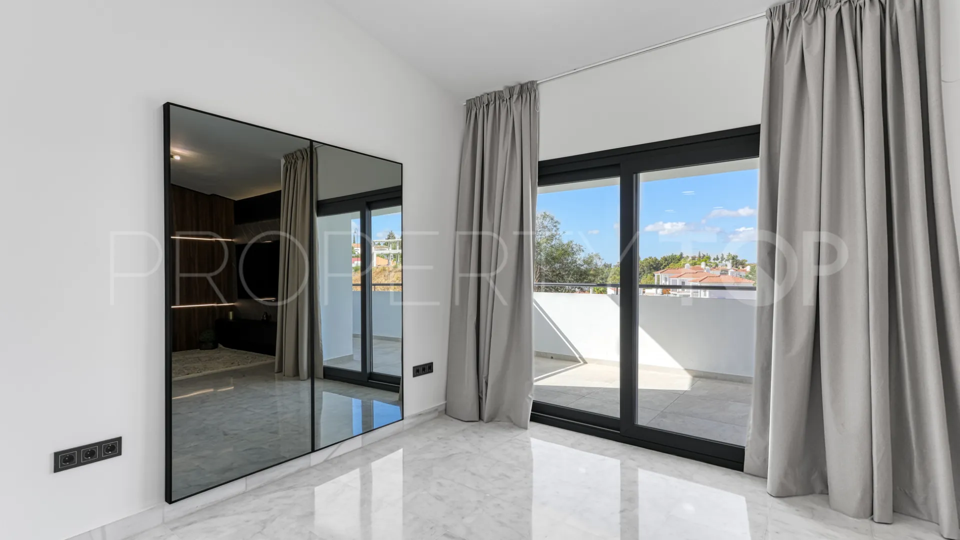 Mijas, casa con 5 dormitorios en venta