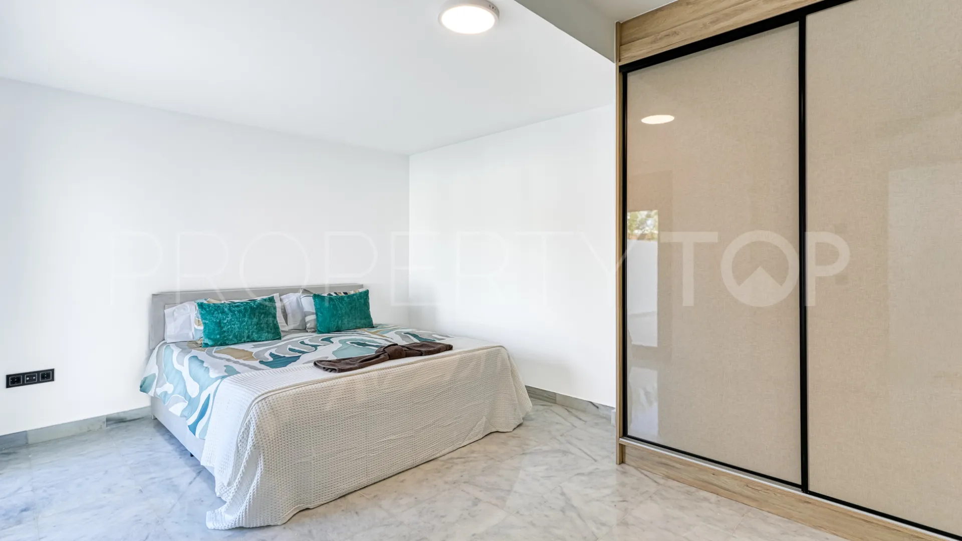 Mijas, casa con 5 dormitorios en venta