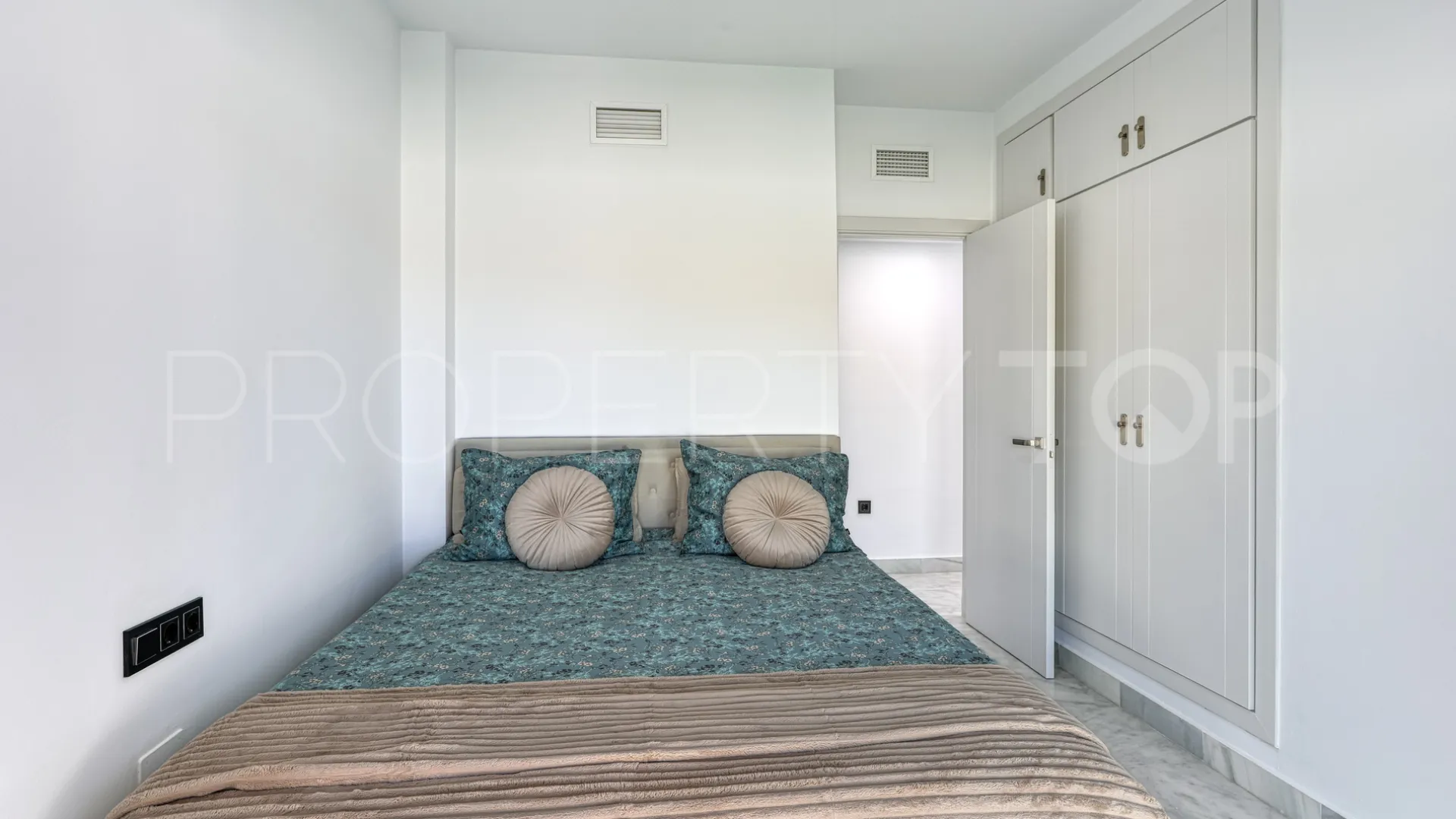 Mijas, casa con 5 dormitorios en venta