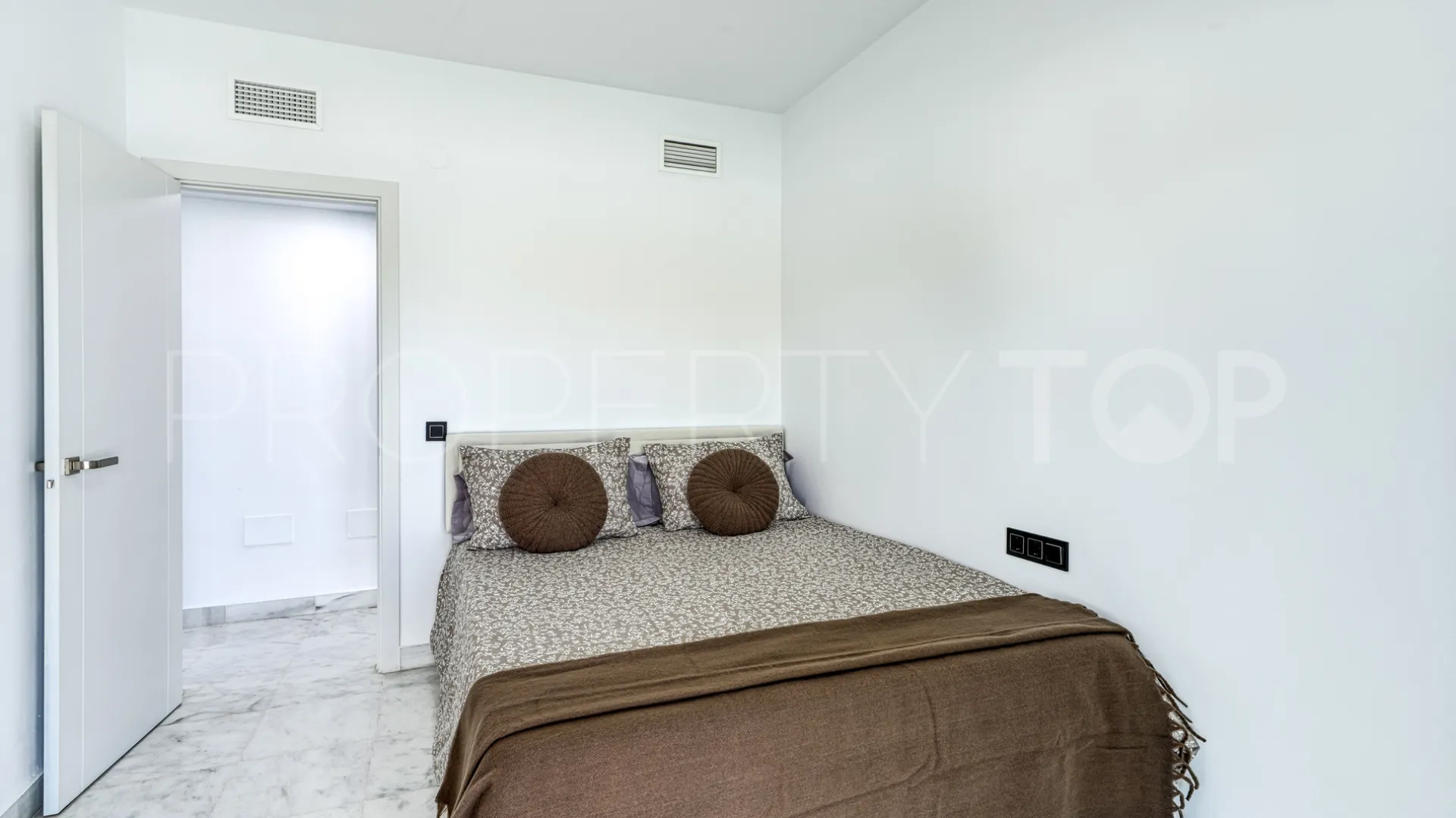 Mijas, casa con 5 dormitorios en venta