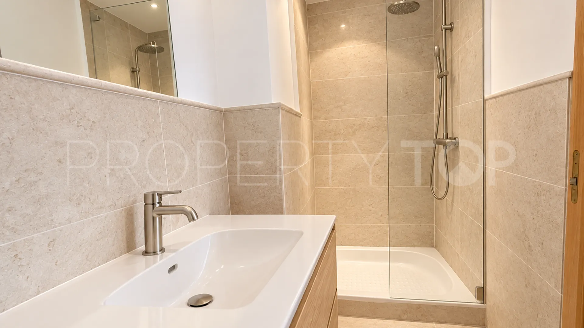 Apartamento en venta en Lomas de los Monteros con 3 dormitorios