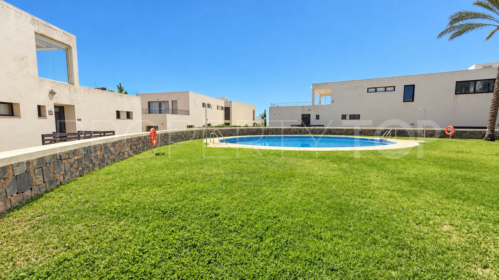 Apartamento en venta en Lomas de los Monteros con 3 dormitorios