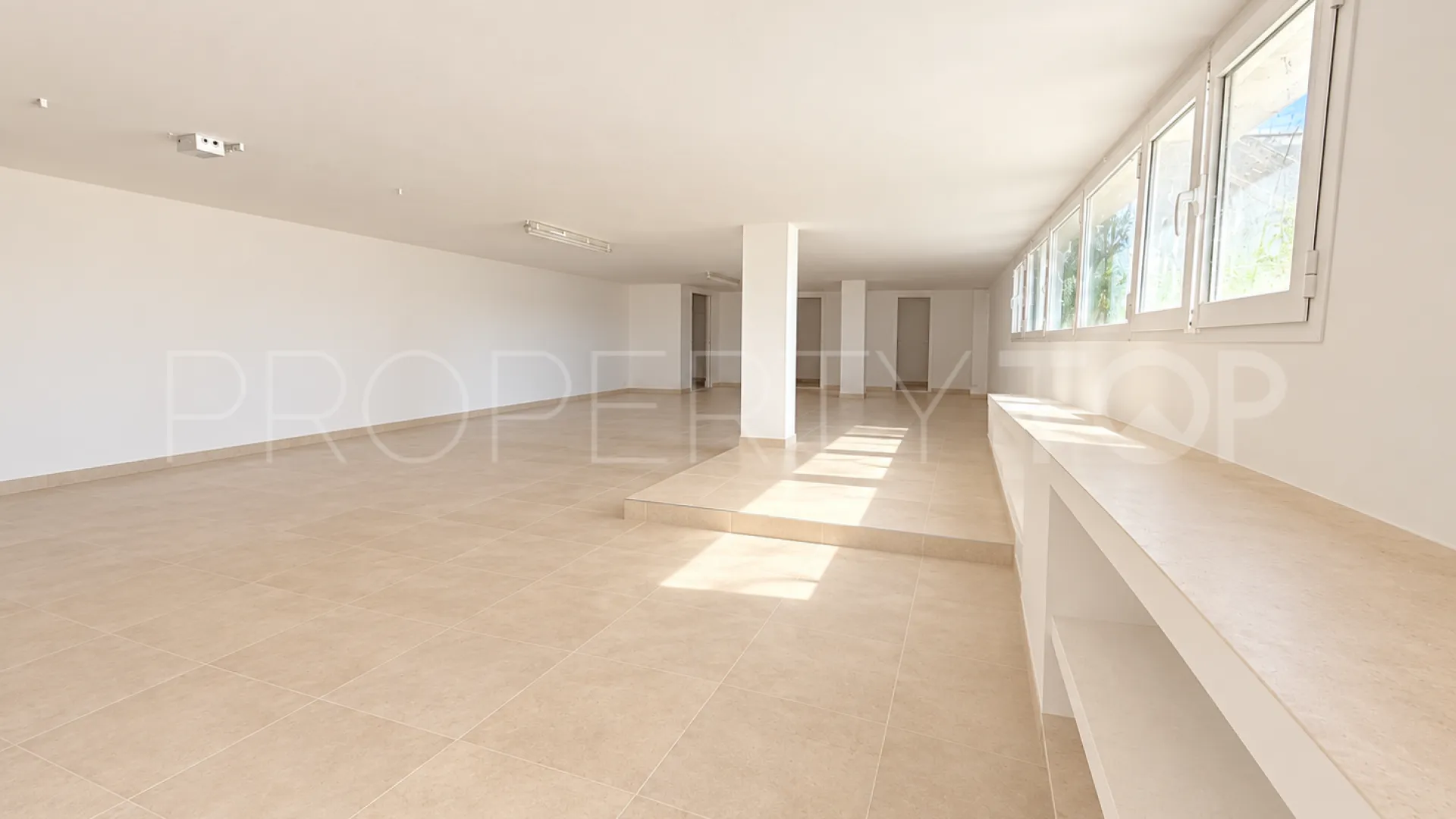Apartamento en venta en Lomas de los Monteros con 3 dormitorios
