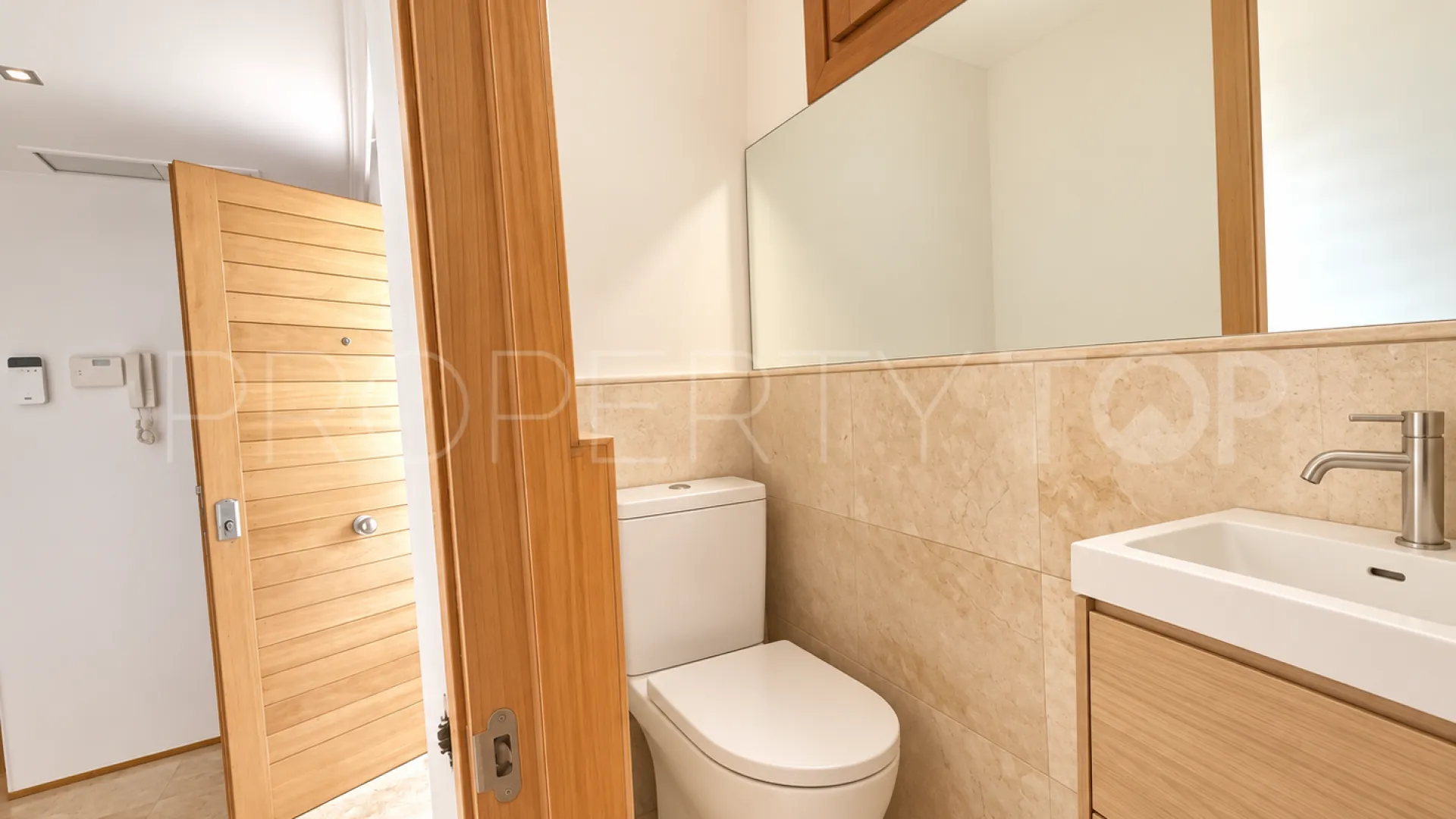 Apartamento en venta en Lomas de los Monteros con 3 dormitorios