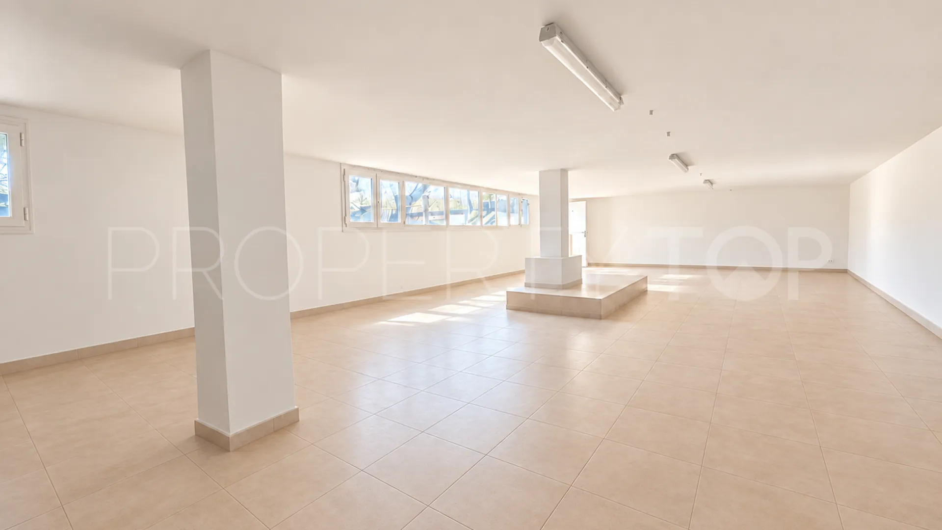 Apartamento en venta en Lomas de los Monteros con 3 dormitorios