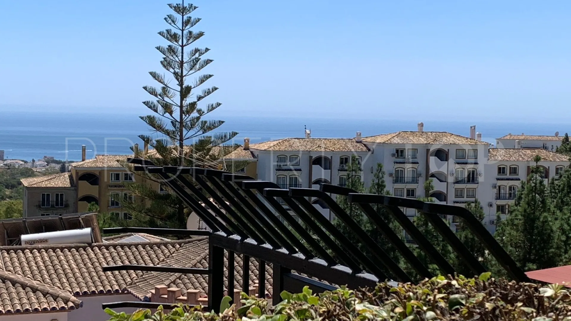 Ground floor apartment for sale in Sitio de Calahonda with 2 bedrooms