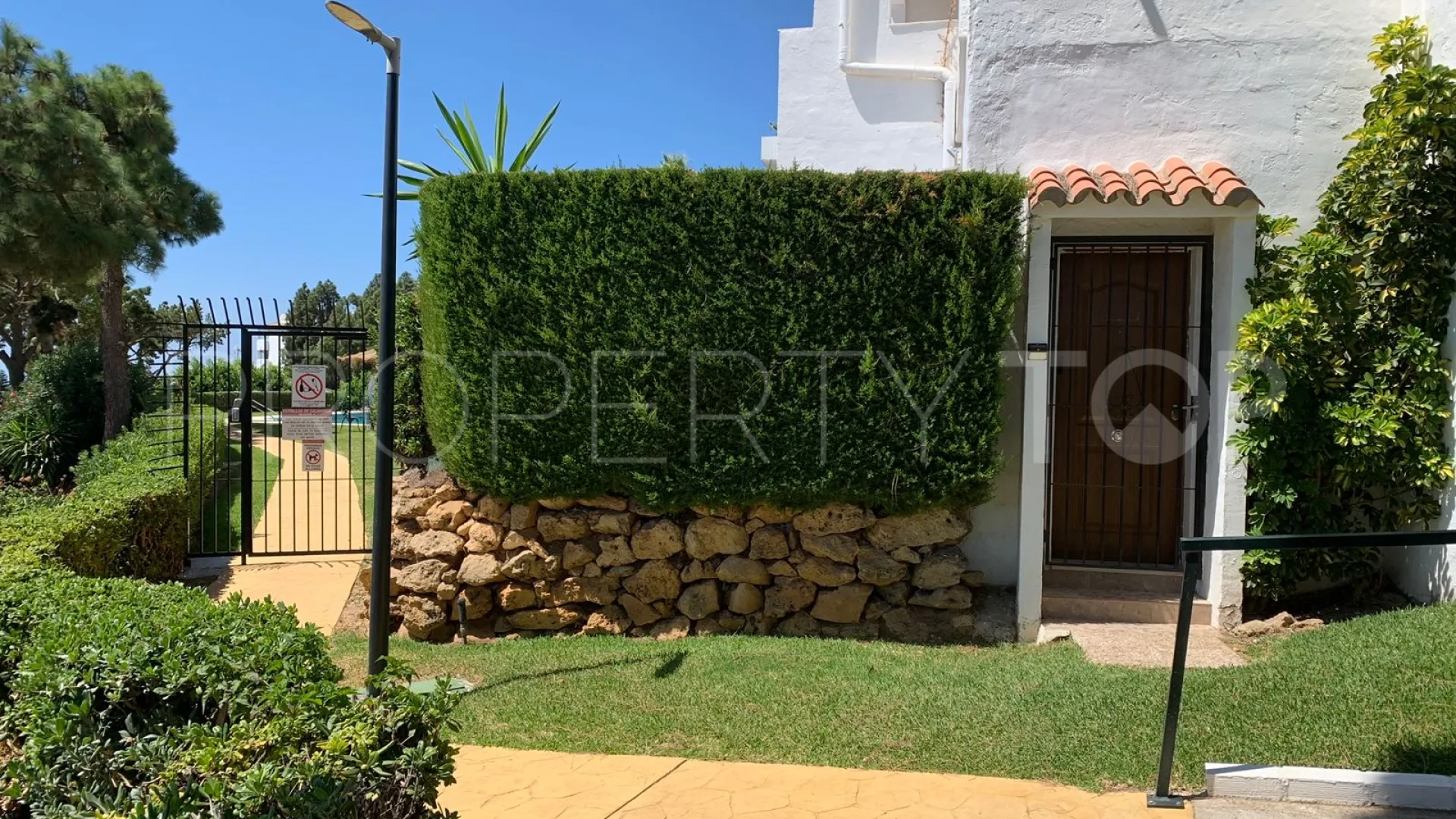 Ground floor apartment for sale in Sitio de Calahonda with 2 bedrooms