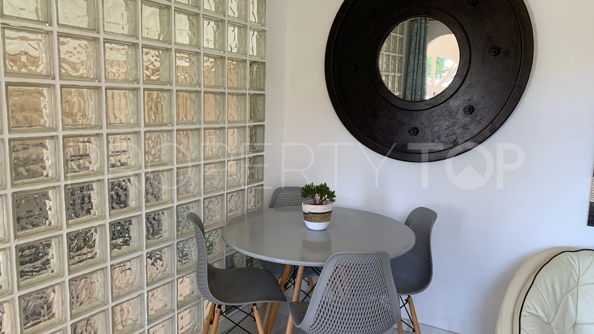 Ground floor apartment for sale in Sitio de Calahonda with 2 bedrooms