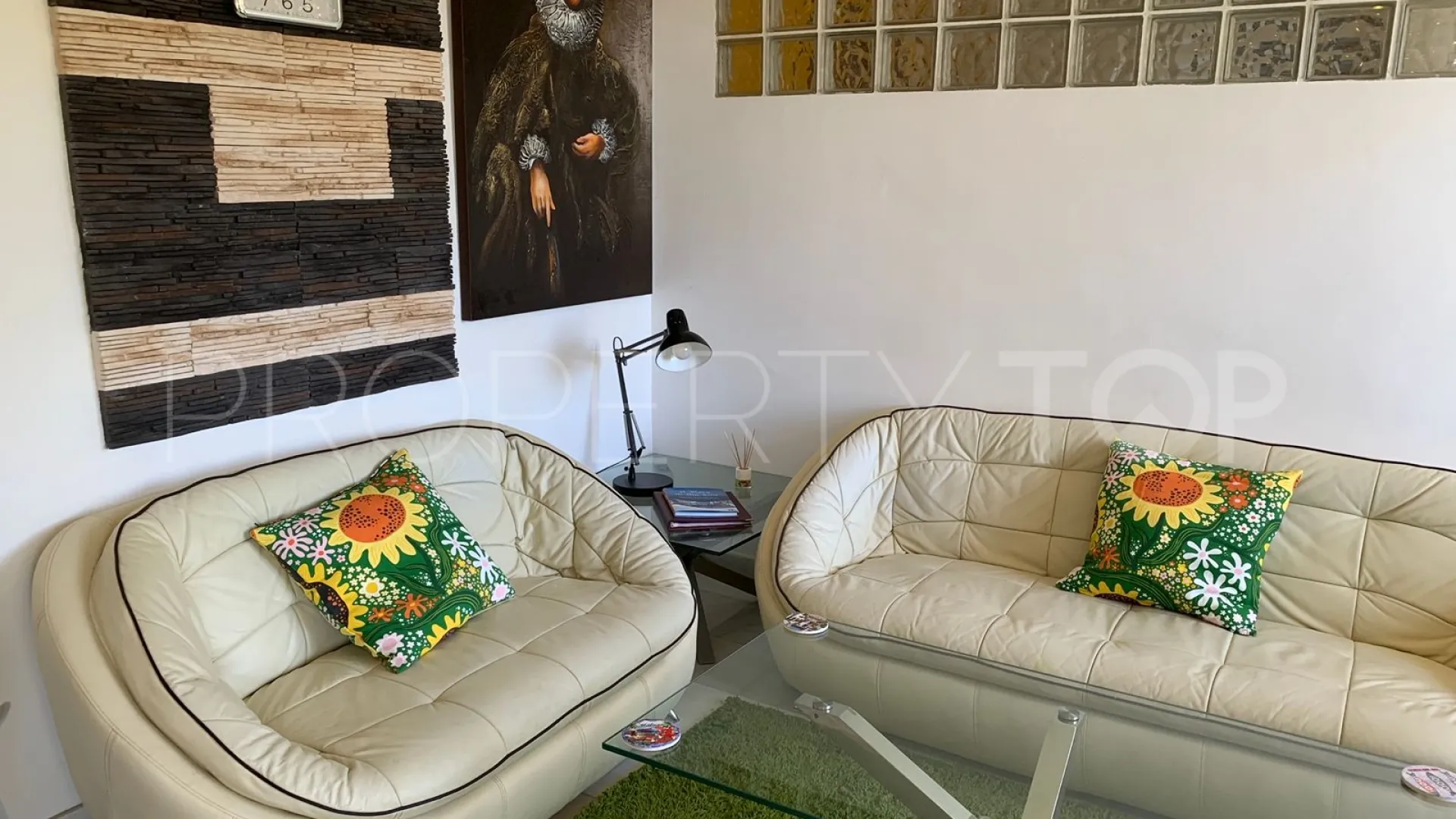 Ground floor apartment for sale in Sitio de Calahonda with 2 bedrooms