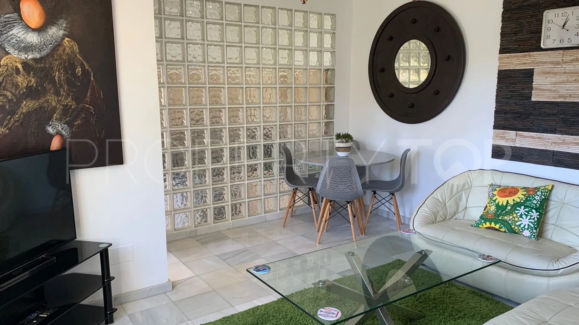Ground floor apartment for sale in Sitio de Calahonda with 2 bedrooms