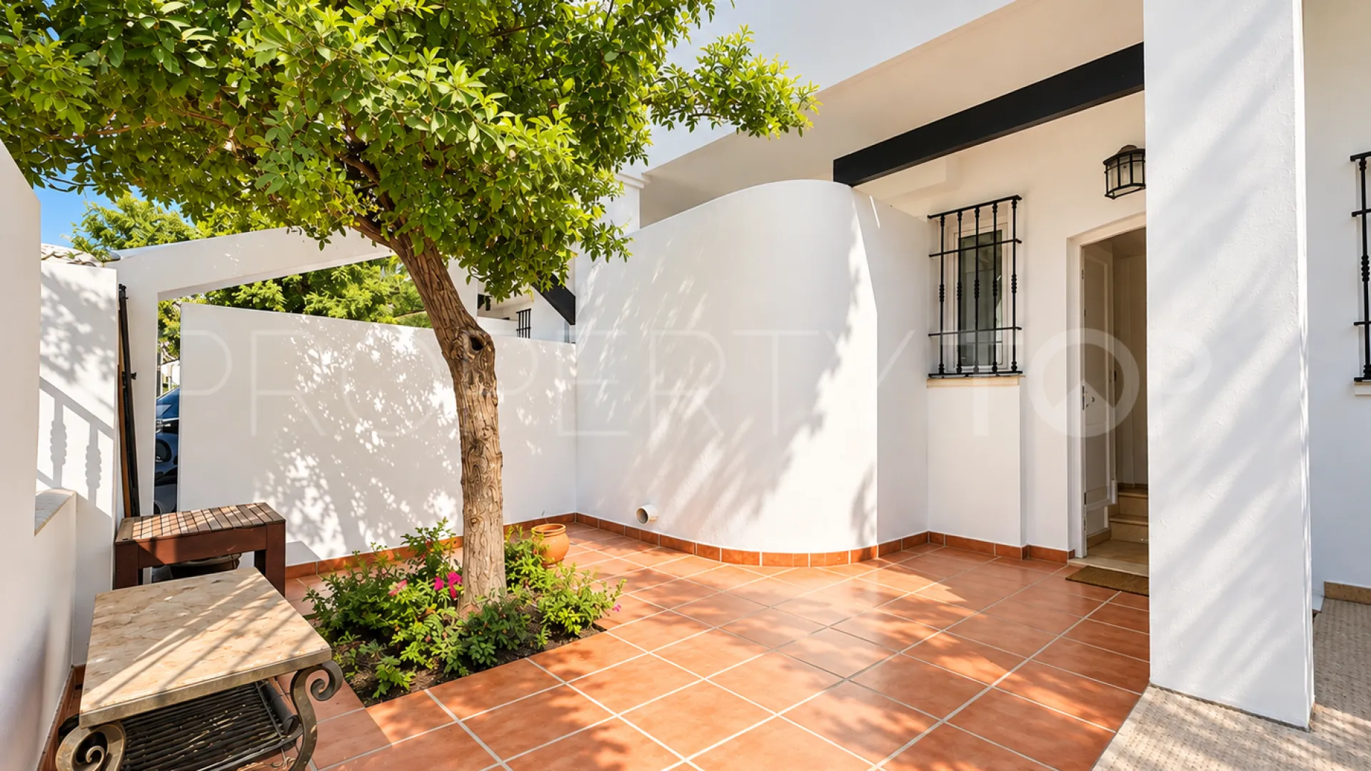 For sale 3 bedrooms town house in Los Naranjos de Marbella