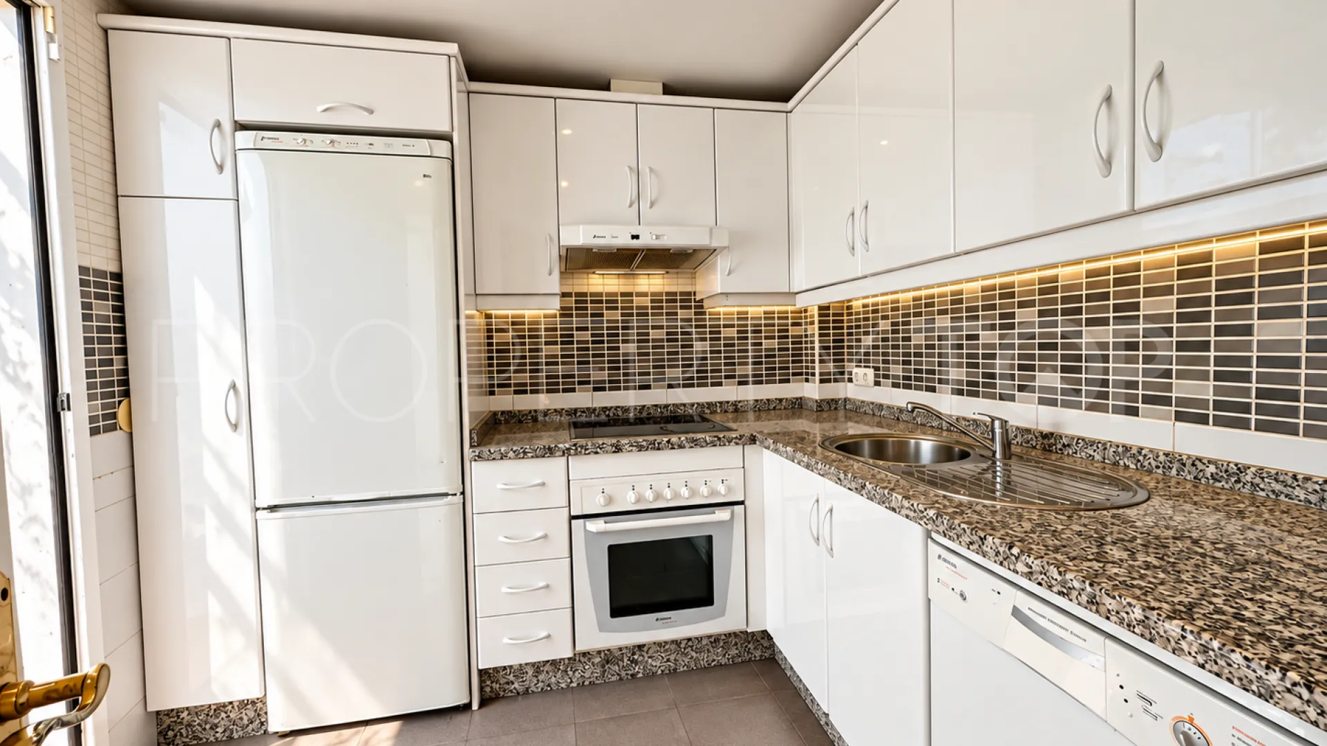 For sale 3 bedrooms town house in Los Naranjos de Marbella