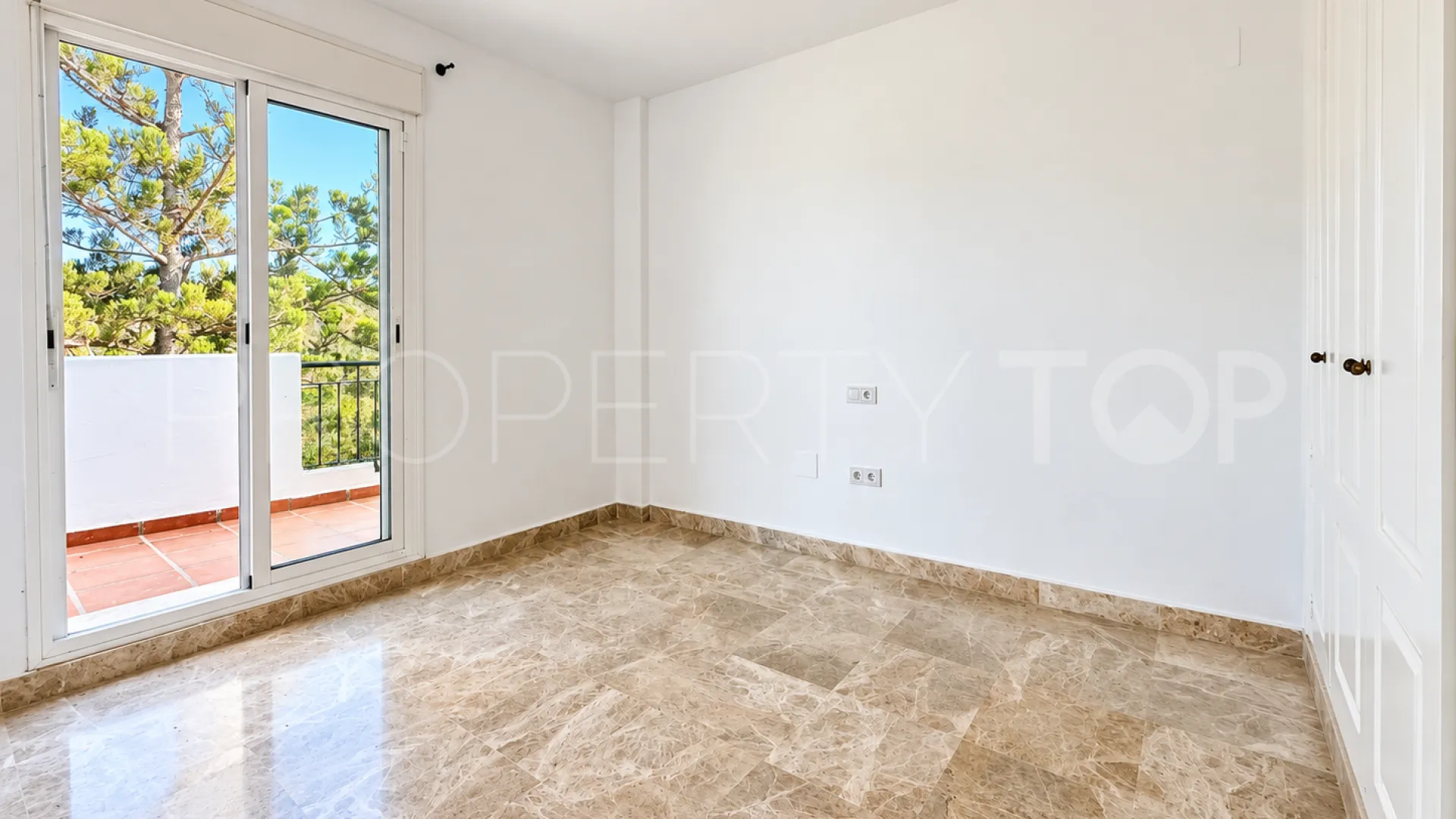 For sale 3 bedrooms town house in Los Naranjos de Marbella