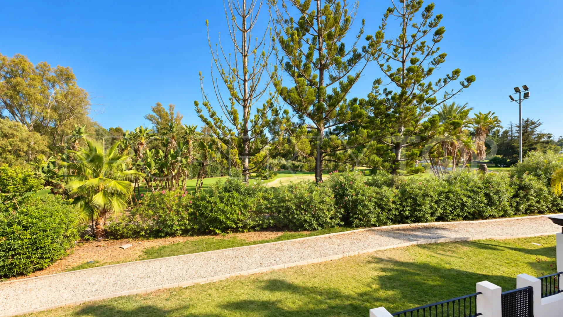For sale 3 bedrooms town house in Los Naranjos de Marbella