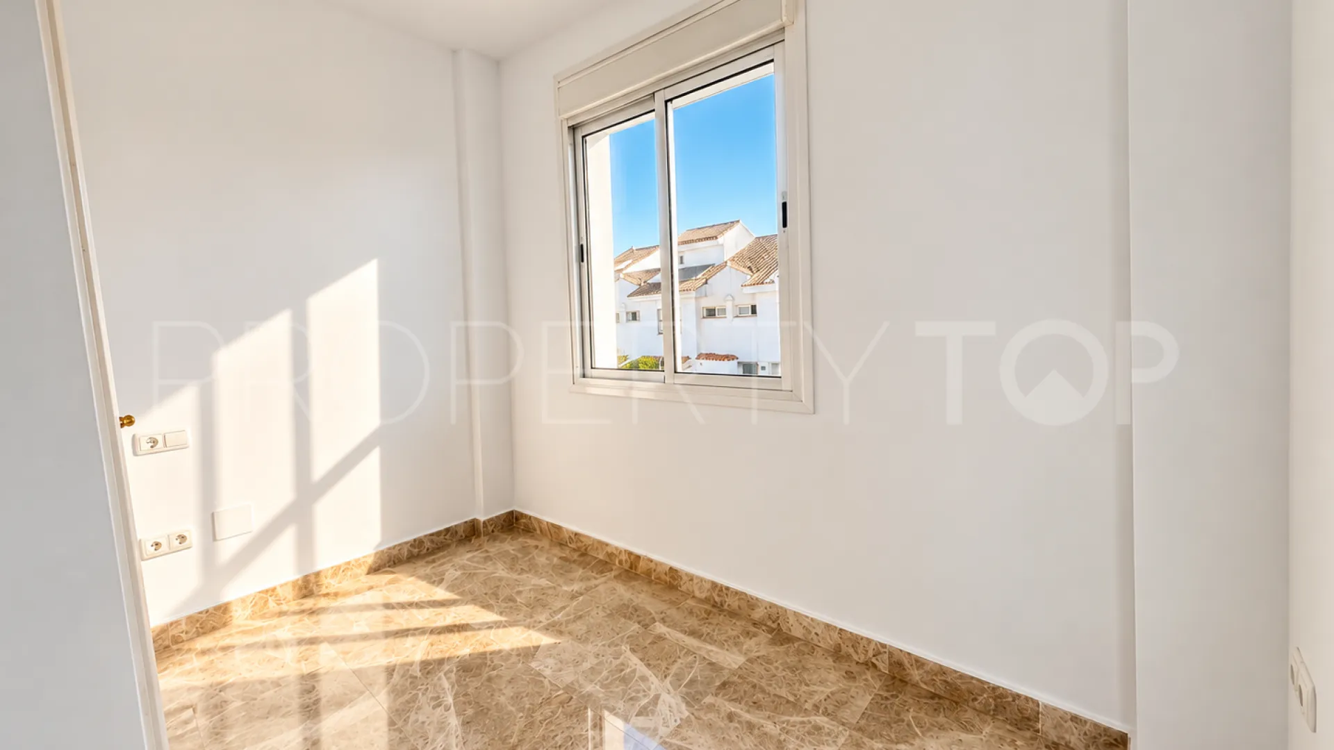 For sale 3 bedrooms town house in Los Naranjos de Marbella