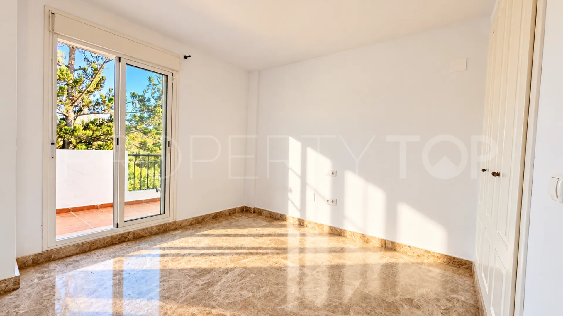 For sale 3 bedrooms town house in Los Naranjos de Marbella
