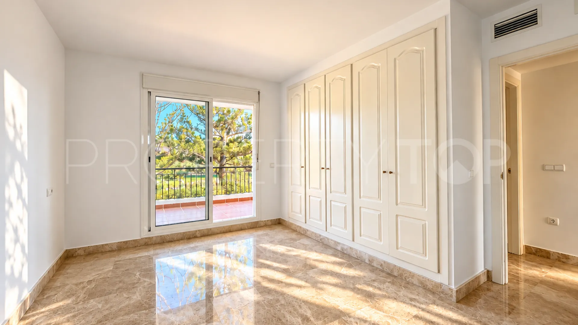 For sale 3 bedrooms town house in Los Naranjos de Marbella