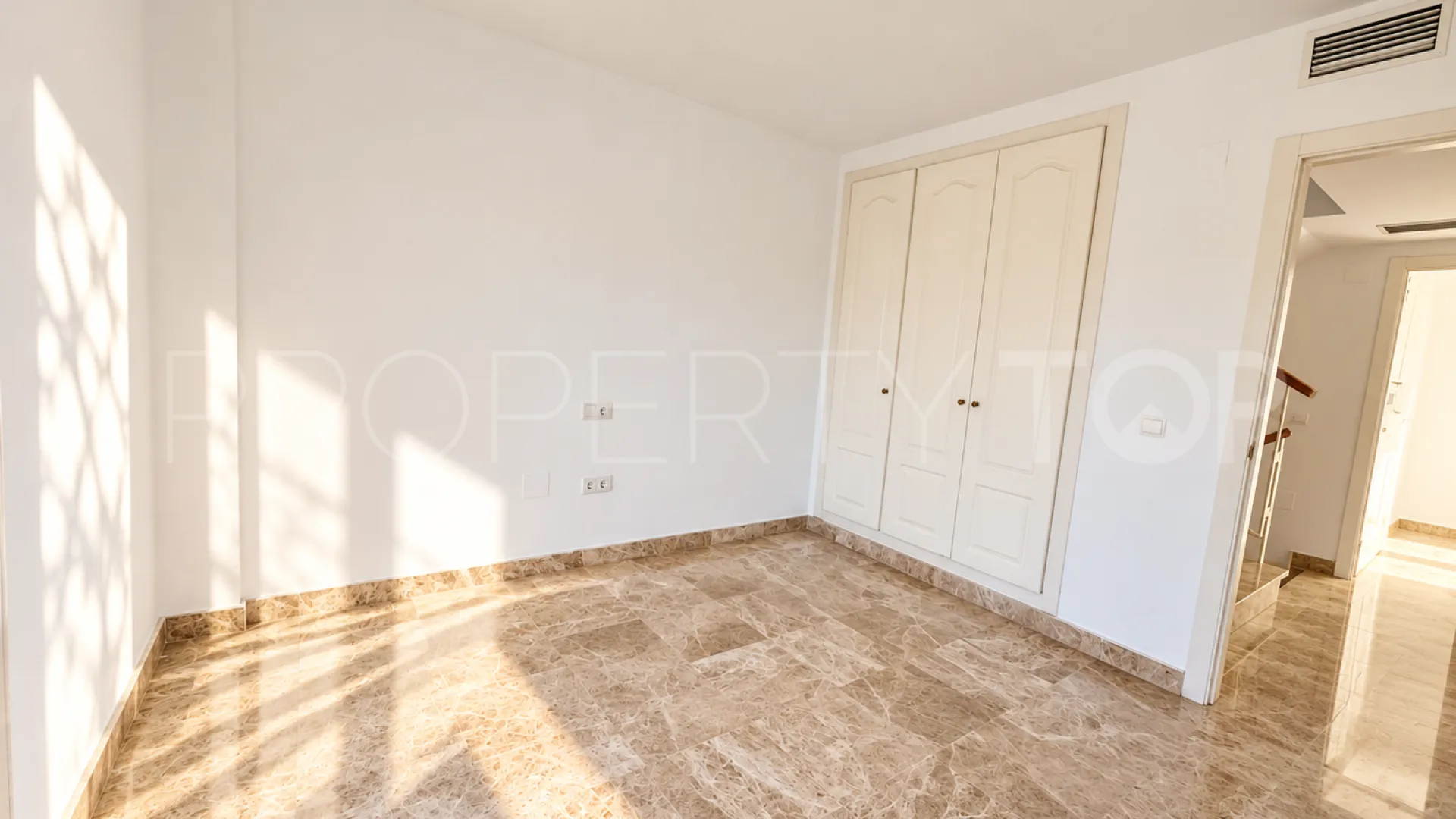 For sale 3 bedrooms town house in Los Naranjos de Marbella