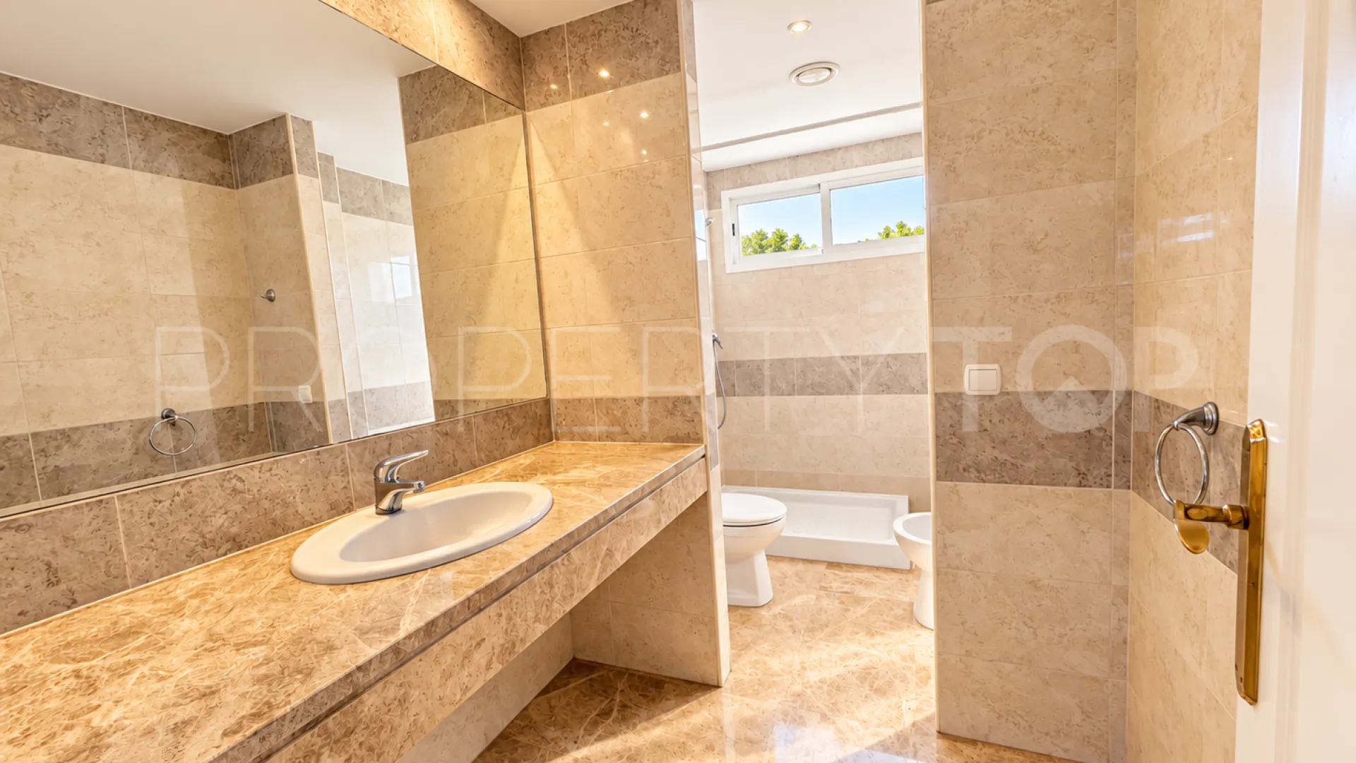 For sale 3 bedrooms town house in Los Naranjos de Marbella