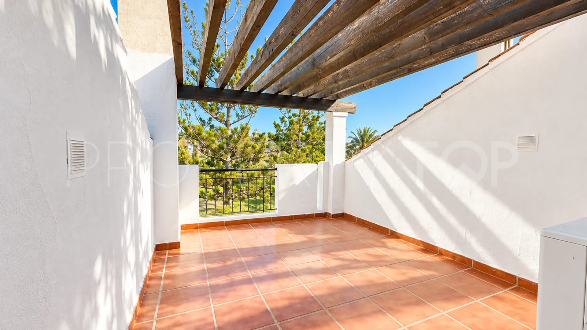 For sale 3 bedrooms town house in Los Naranjos de Marbella