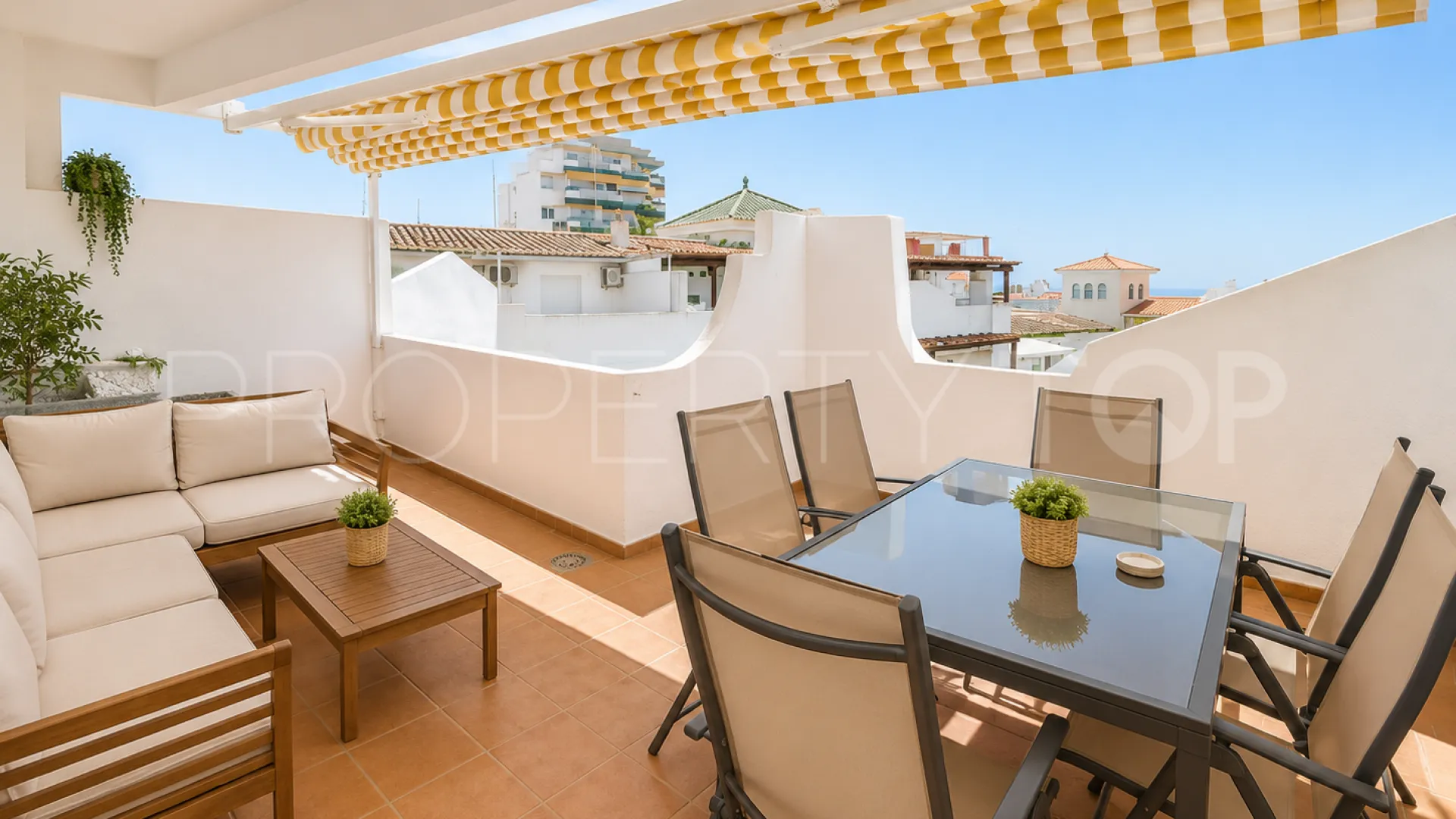 Buy duplex penthouse in La Carihuela with 3 bedrooms