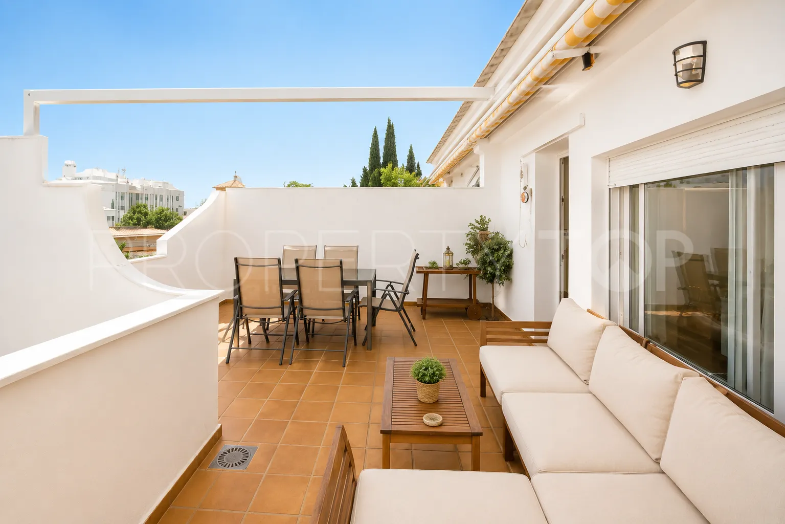 Buy duplex penthouse in La Carihuela with 3 bedrooms