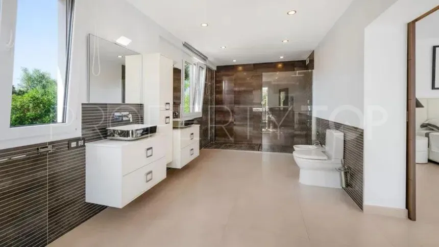 For sale villa with 8 bedrooms in Linda Vista Baja