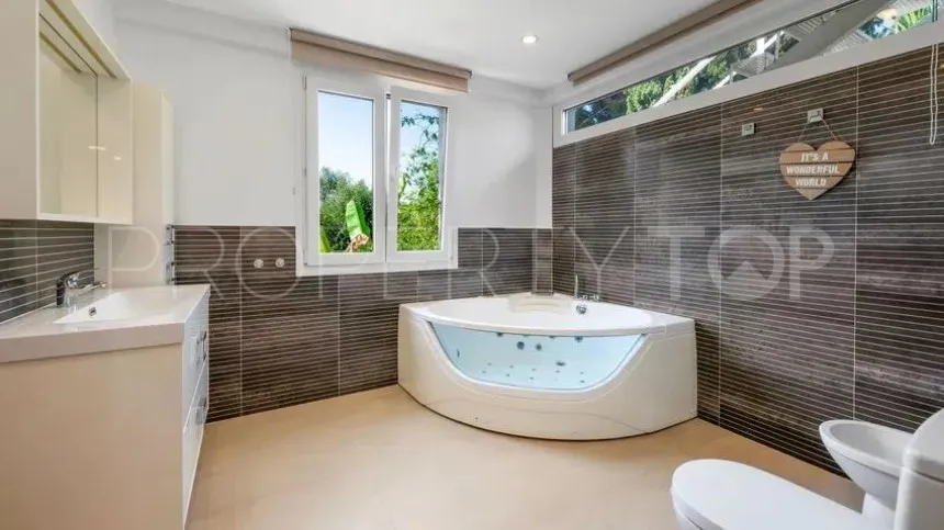 For sale villa with 8 bedrooms in Linda Vista Baja