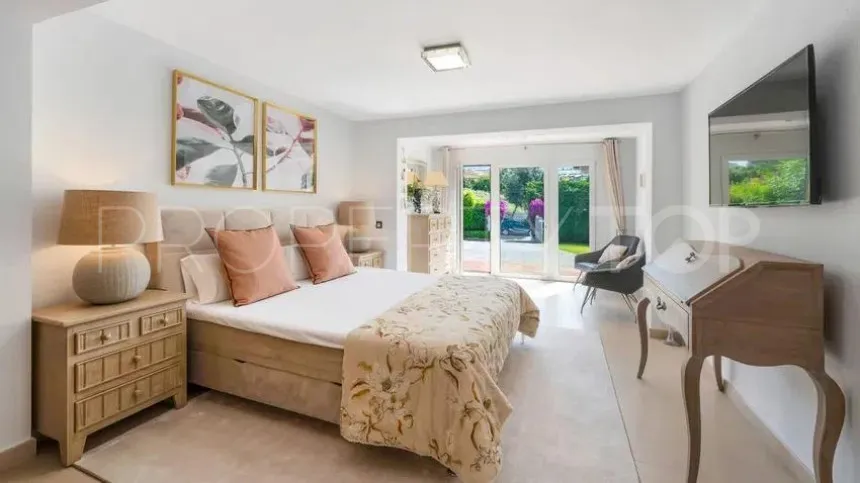 For sale villa with 8 bedrooms in Linda Vista Baja