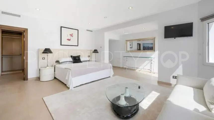 For sale villa with 8 bedrooms in Linda Vista Baja