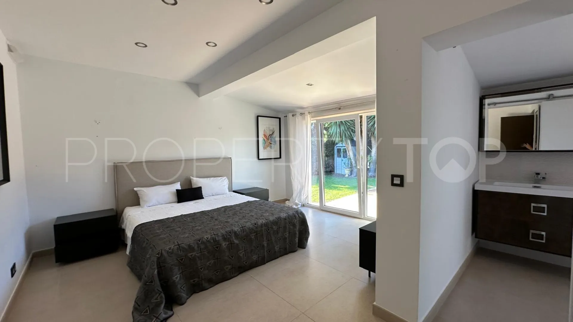 For sale villa with 8 bedrooms in Linda Vista Baja